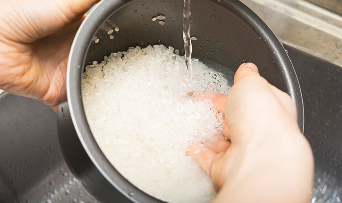 ①お米を手早くかつ優しく研ぐ