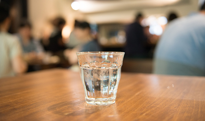 こまめに水分補給をする