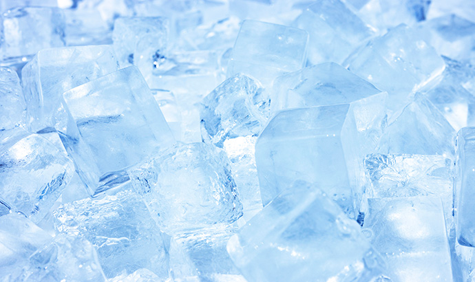 ウォーターサーバーの天然水で氷を作っても大丈夫?