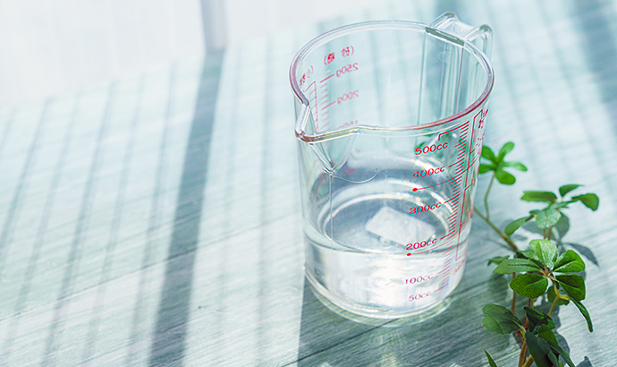 プラスチック製カップは軽くて扱いやすい