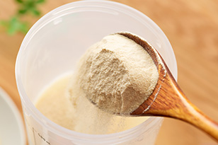 プロテインは牛乳とお水どちらで飲むのが良い？メリット・デメリットを紹介