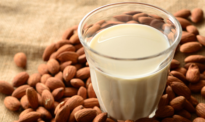 アーモンドミルク