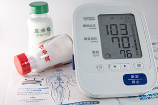 塩分を摂りすぎたらどうなる？摂りすぎをチェックする方法や対処法を紹介