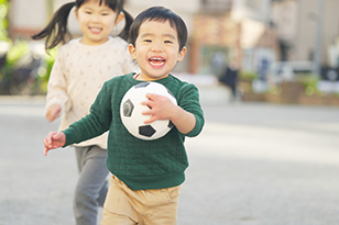 母乳とミルクで育った子に違いはあるのか？それぞれのメリット・デメリットを紹介