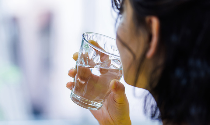 飲料水はpH値を意識して飲むべき？