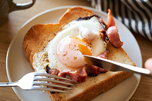 目玉焼きにお水を入れるとおいしくなる？その理由や作り方を紹介