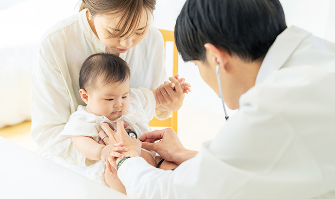 赤ちゃんが熱を出した時や風邪を引いた時の水分補給はどうするべき？