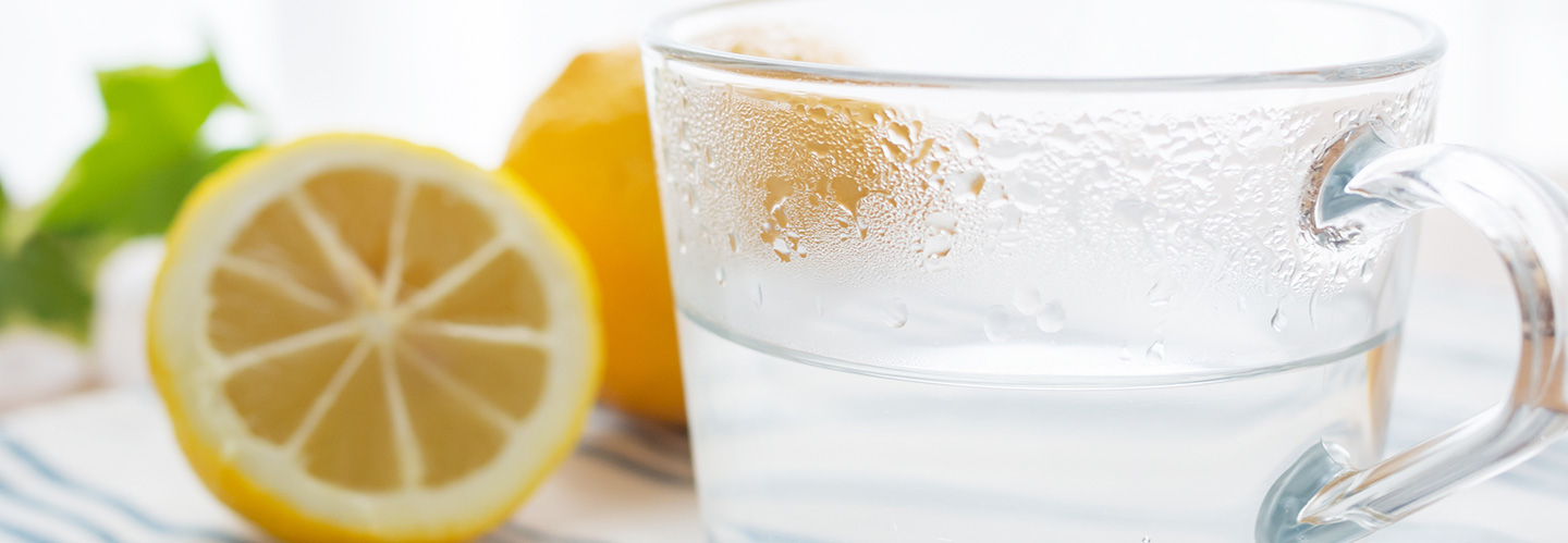 レモン白湯にはどんな効果がある？作り方や注意点について解説