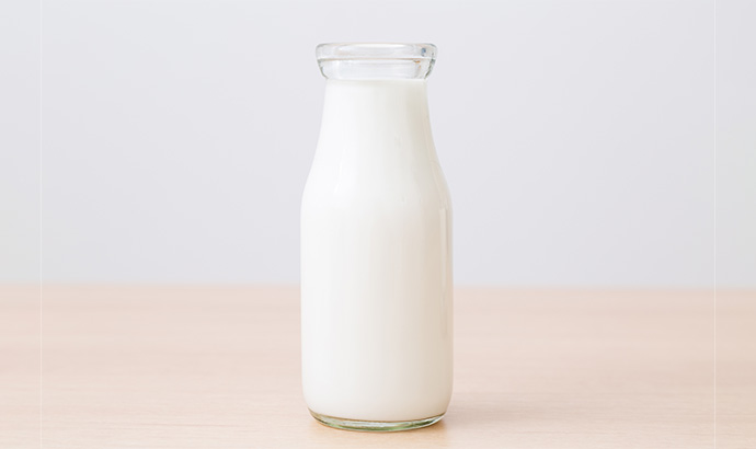 牛乳の一日の摂取量の目安は？