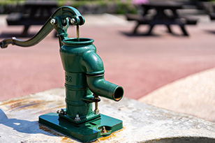 井戸水のメリットや注意点とは？水道水との違いも解説