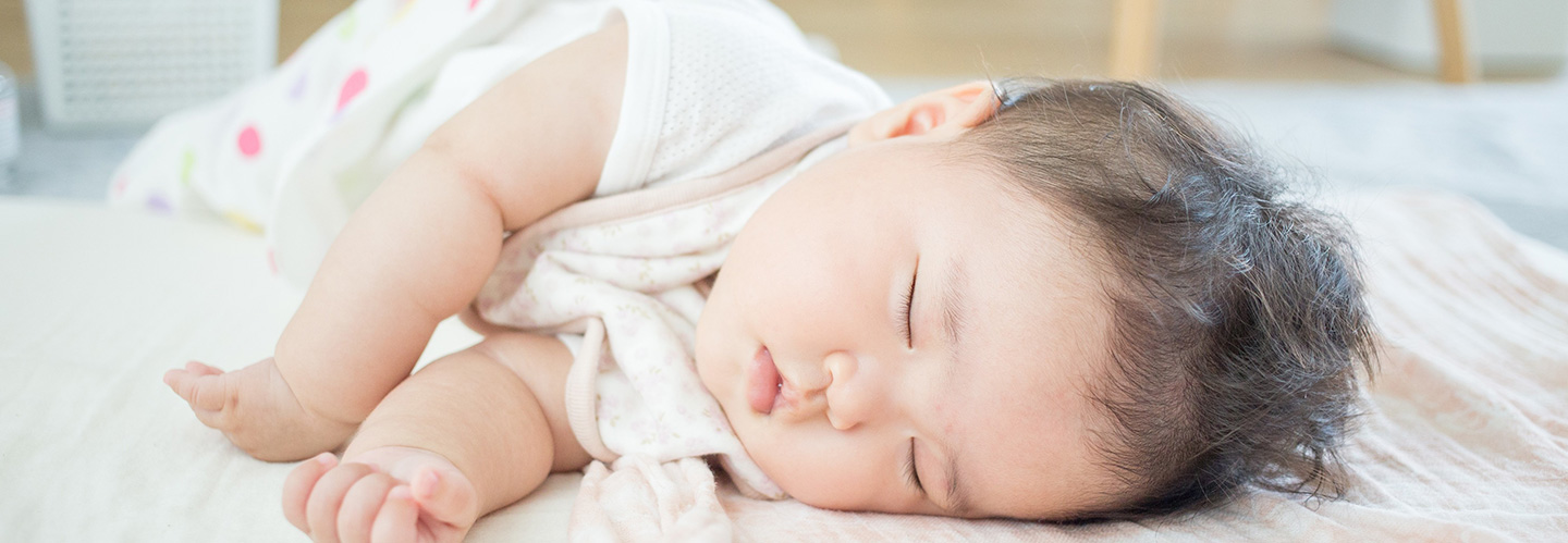 赤ちゃんの寝汗がびっしょり？理由と対策について解説